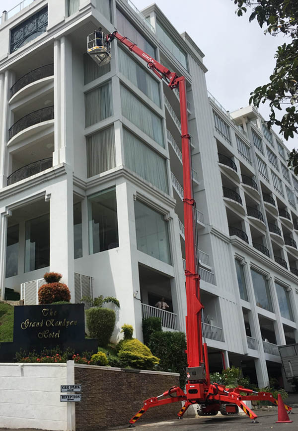 國(guó)產(chǎn)21米曲臂式履帶蜘蛛車