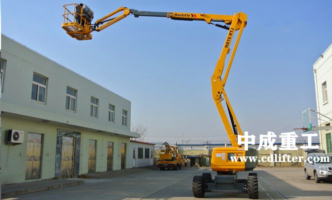 中國<a href='http://5x2x.com/fltp/' target='_blank'>高空作業(yè)平臺</a>車的發(fā)展歷程