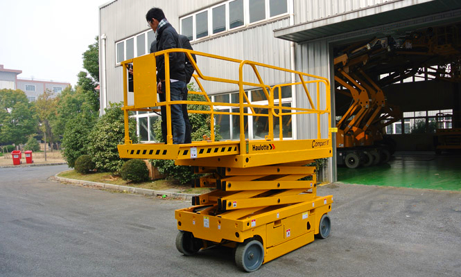 駕駛高空作業(yè)車有哪些要求