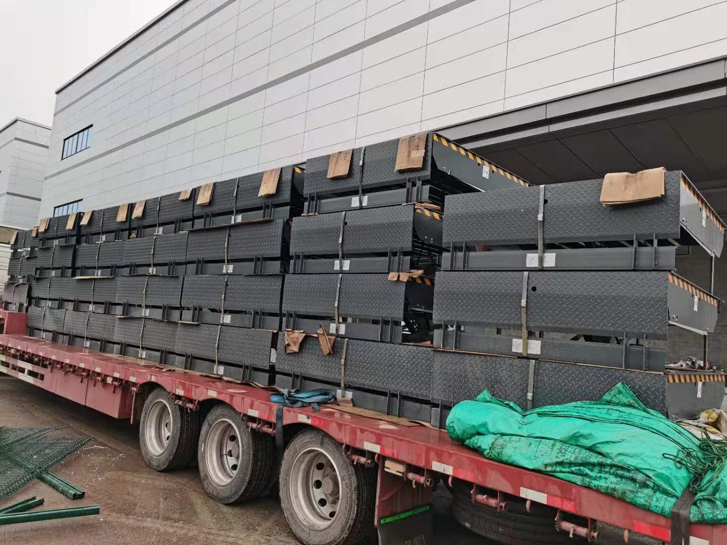 成都登車橋卸貨平臺(tái)案例