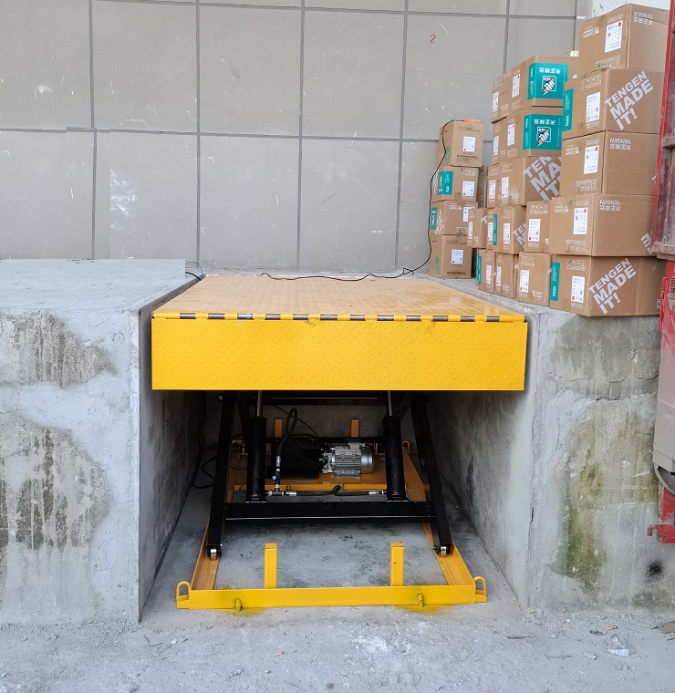 固定式升降機(jī)圖片