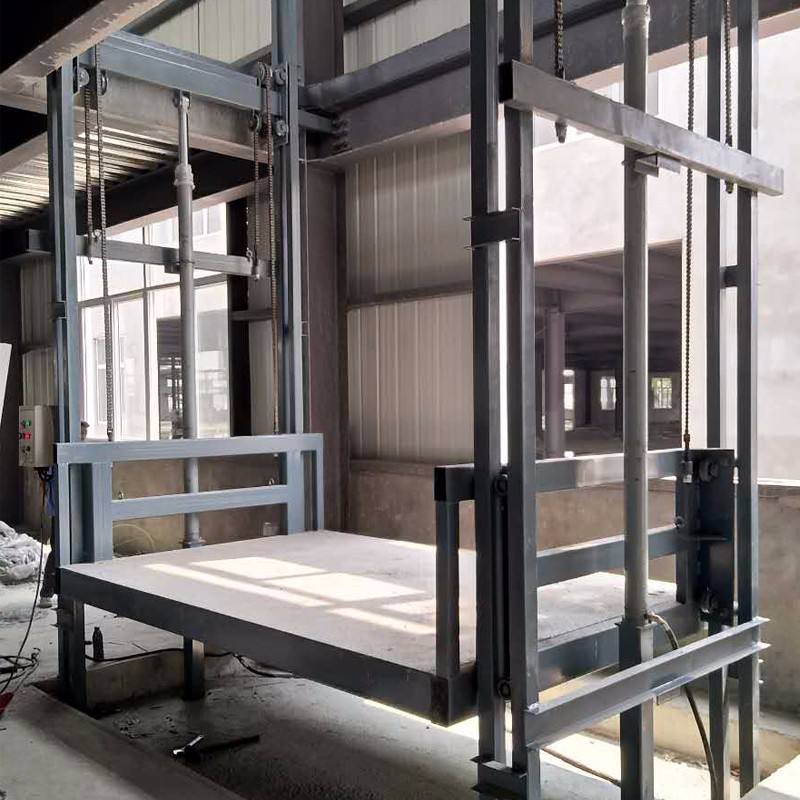 導(dǎo)軌升降機(jī)圖片