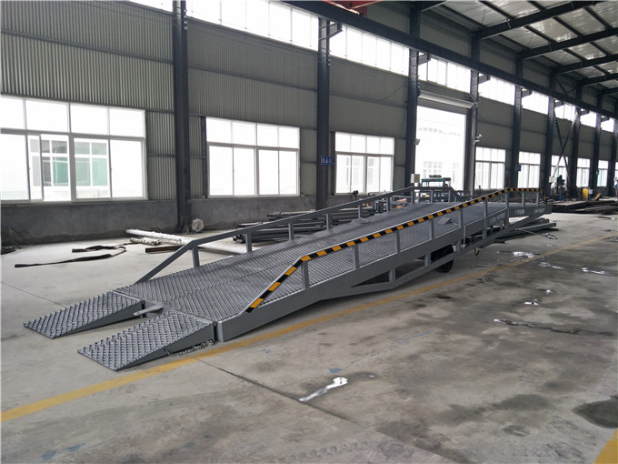 移動登車橋圖片