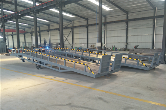 移動登車橋圖片